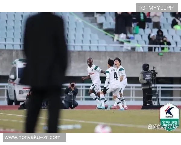 南韩足球联赛精彩对决昌原队迎战金海队争夺胜利荣耀